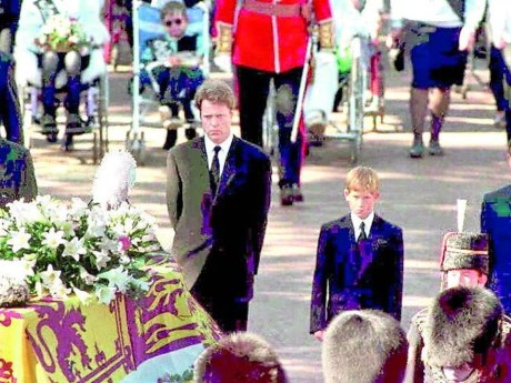 Il conte Spencer accusa Carlo: «Diana? La dimenticheremo presto»
