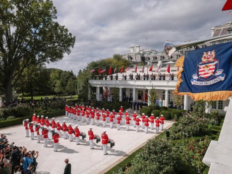 Trump riceve Xi in pompa magna, ma il leader cinese avverte sui rischi