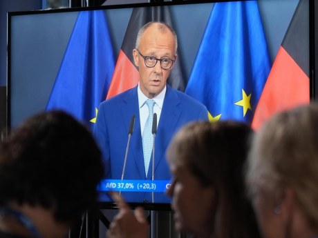 Germania, assalto a Merz: il cancelliere esclude le dimissioni