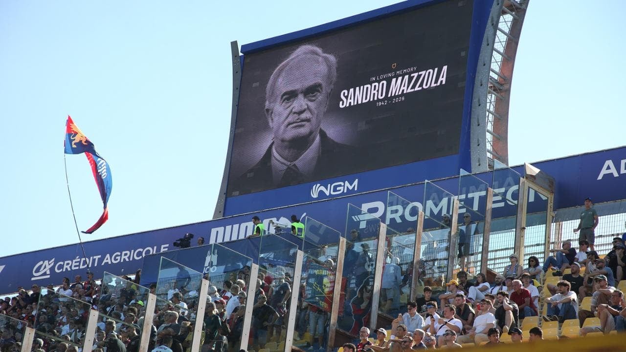 Funerali Mazzola, l’ultimo saluto tra cori, fumogeni e commozione